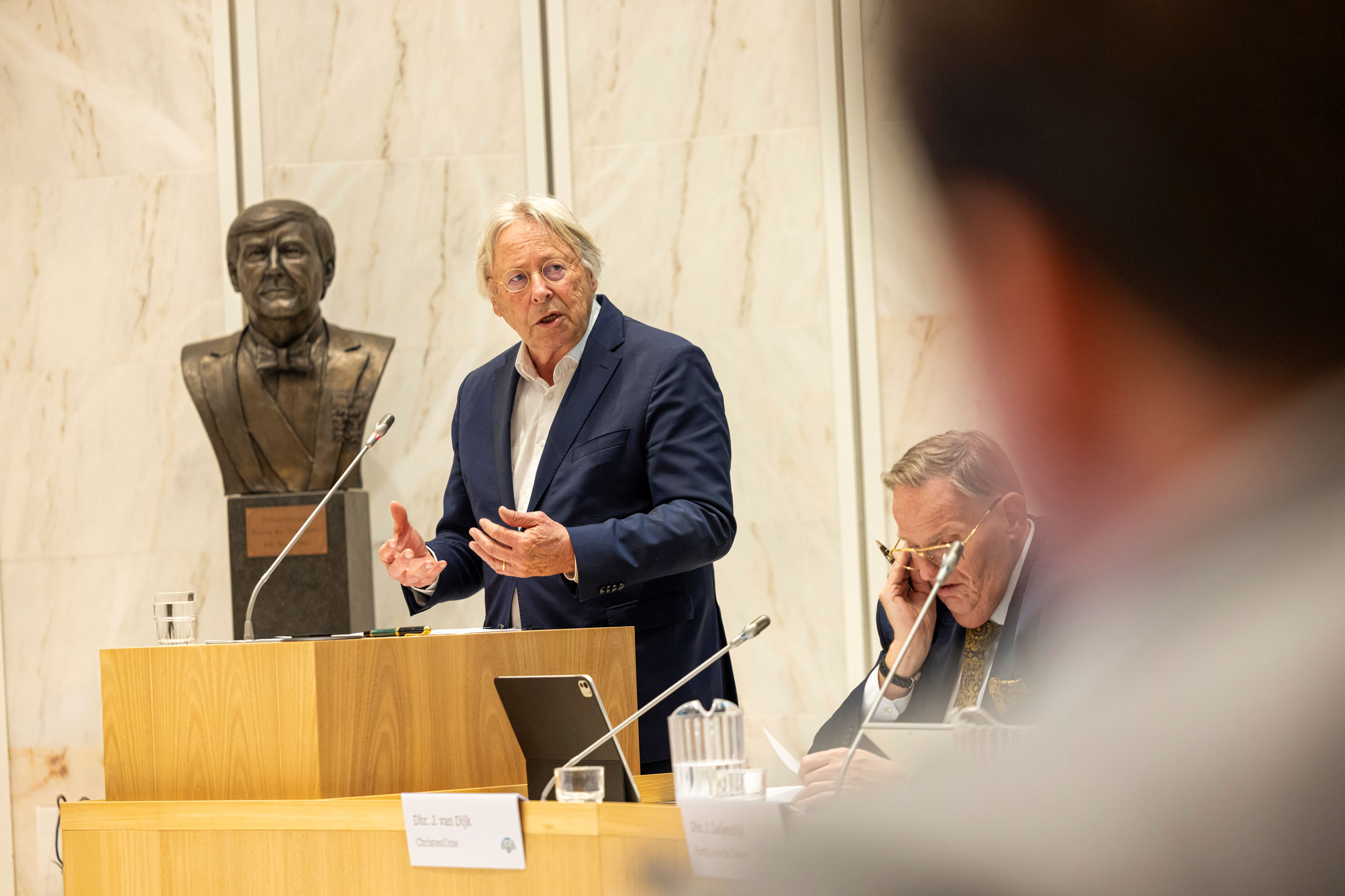 Verkenner Peter den Oudsten spreekt de raad toe