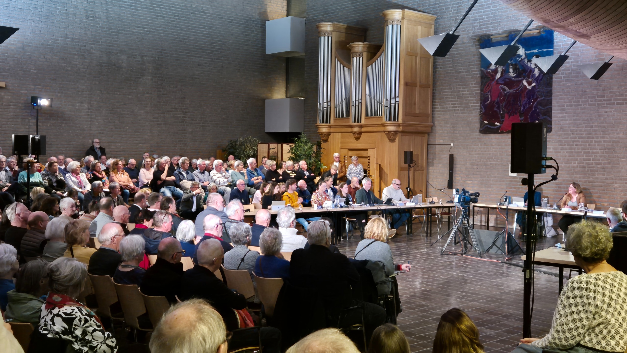 Afbeelding:Veel publiek tijdens bespreking van voorstel Haven Leeft in Goede Rede