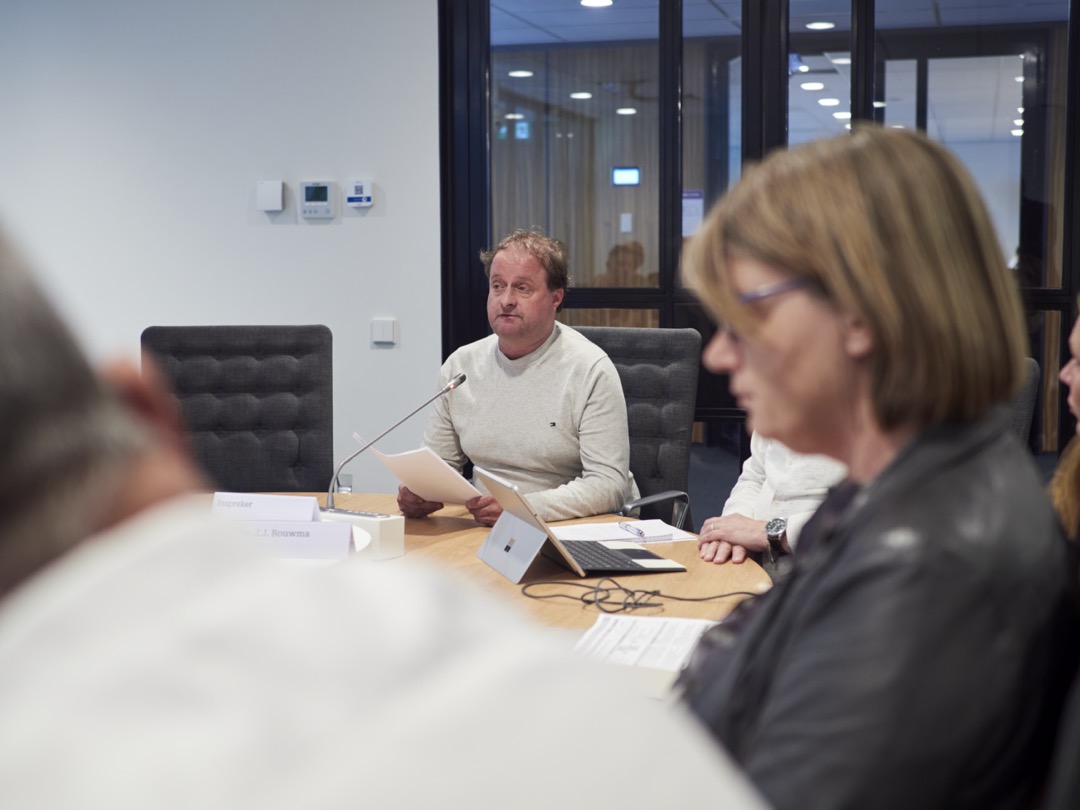 Foto van een inspreker tijdens de carrousel