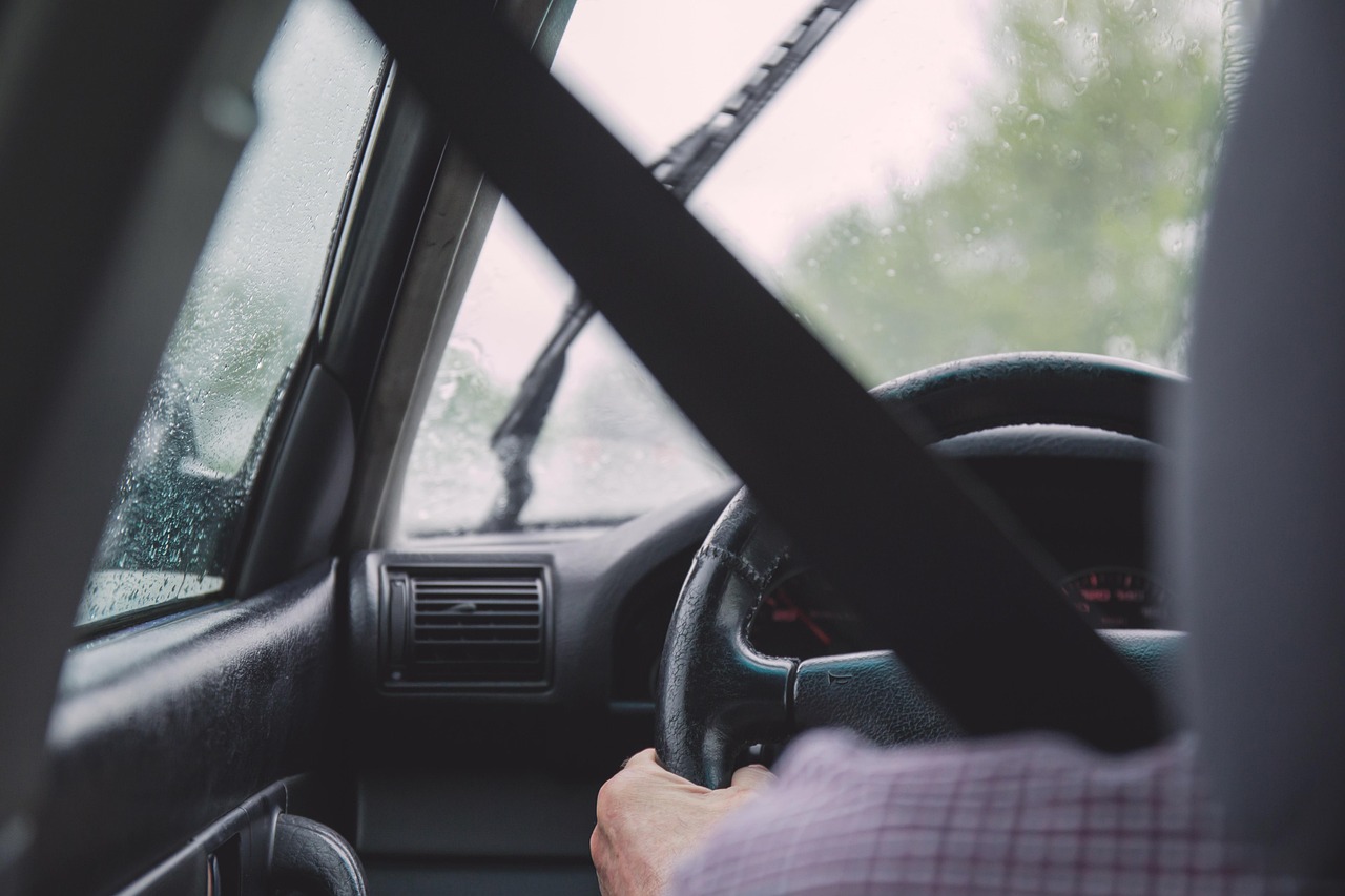 Auto in de regen